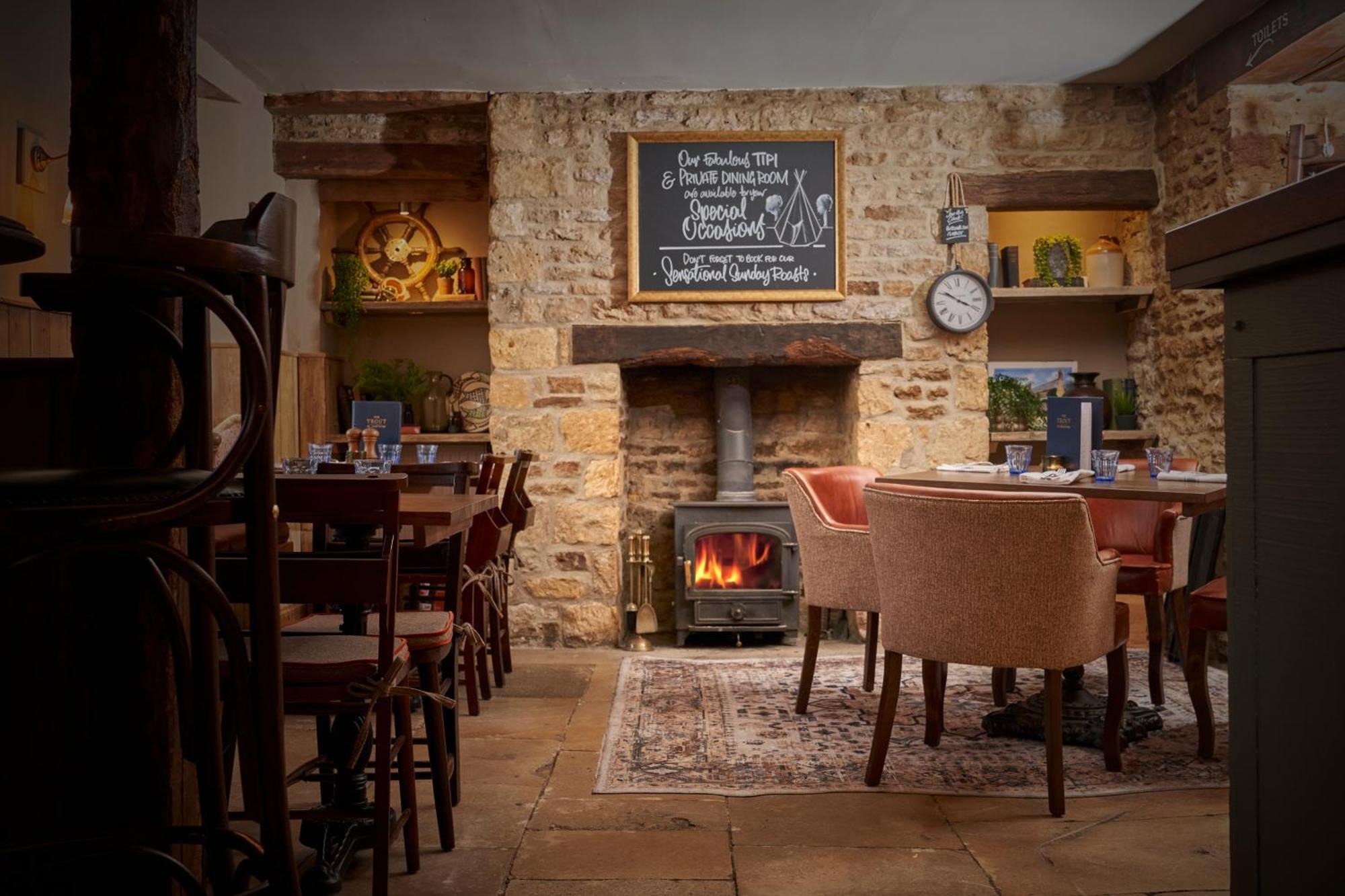 The Trout At Tadpole Bridge Hotel Faringdon Exterior photo